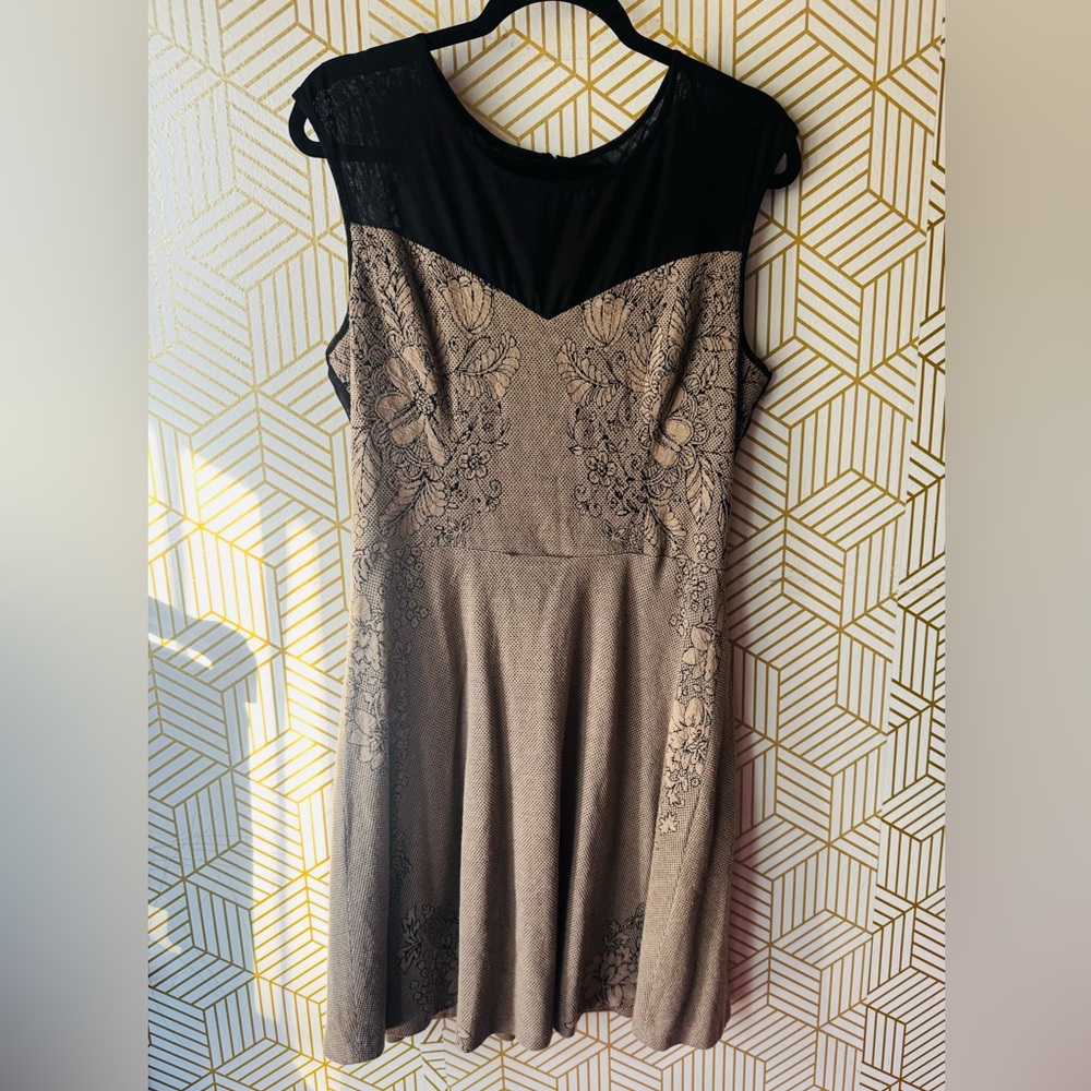 Vintage Y2K Betsey Johnson Black and Beige Stretch fabric lace top Dress Size 14